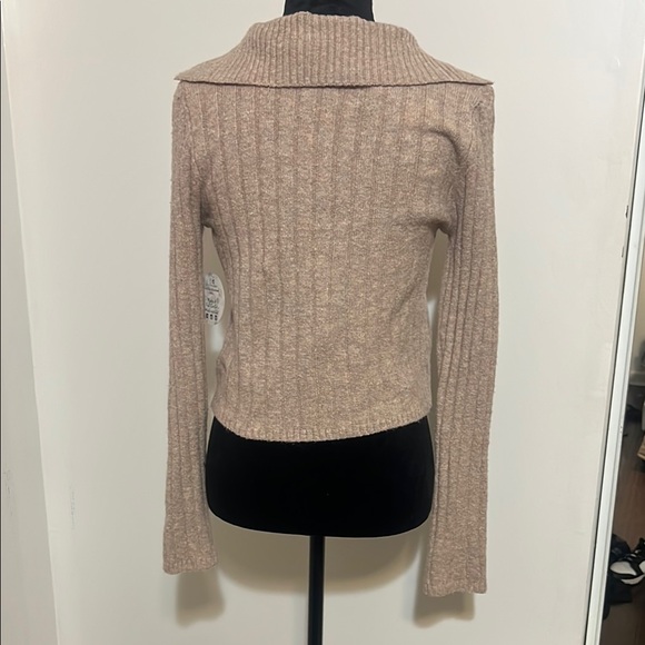 Beige Knit V-Neck Sweater with Drawstring - Picture 2 of 2